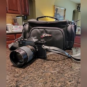 CHINON Camera & Bag F=135mn lens